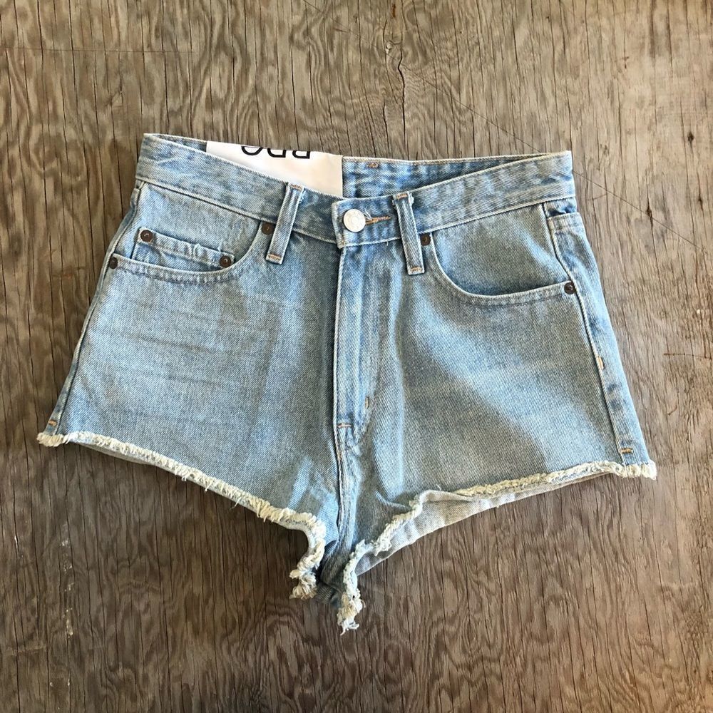 UO BDG / NWT/ Cheeky Super High Rise Denim Jean Shorts‎ / Sz 28